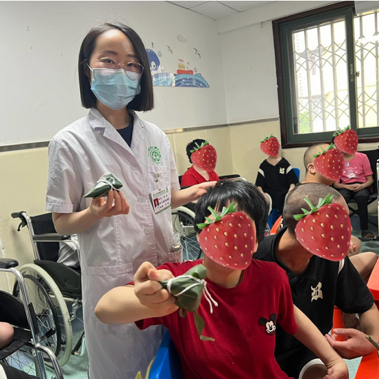 端午佳节，我院组织在院康复儿童开展集体活动