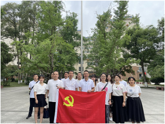 康辅中心赴四川荣军博物馆开展 “学身边英雄 守勤廉初心”主题党日活动