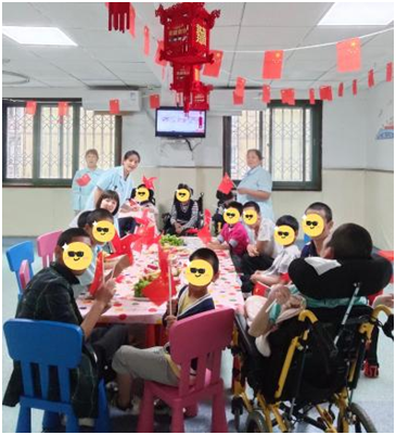 童真迎国庆  巧手献祖国