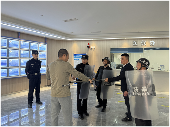 应急演练筑安全防线，医警联动建平安医院-我单位组织开展突发公共治安事件应急演练