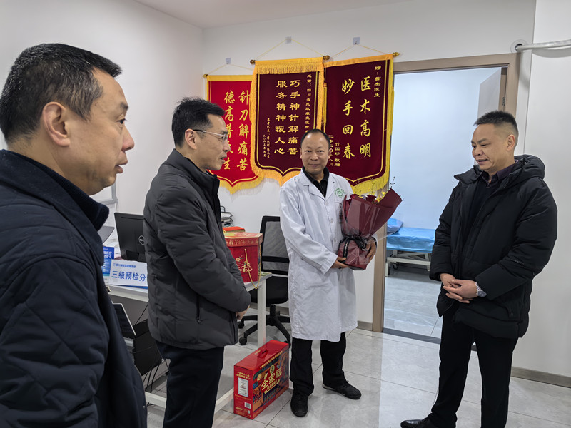 厅党组成员、副厅长李练走访慰问 省康复辅具技术服务中心专家