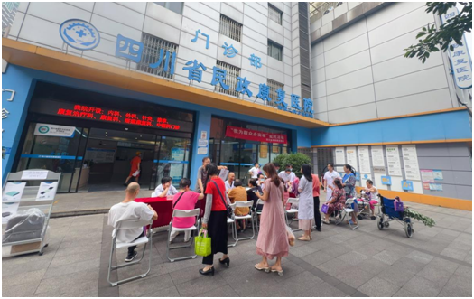 端午艾草香，义诊银龄更安康 ——我院开展“用药有方、银龄安康”义诊